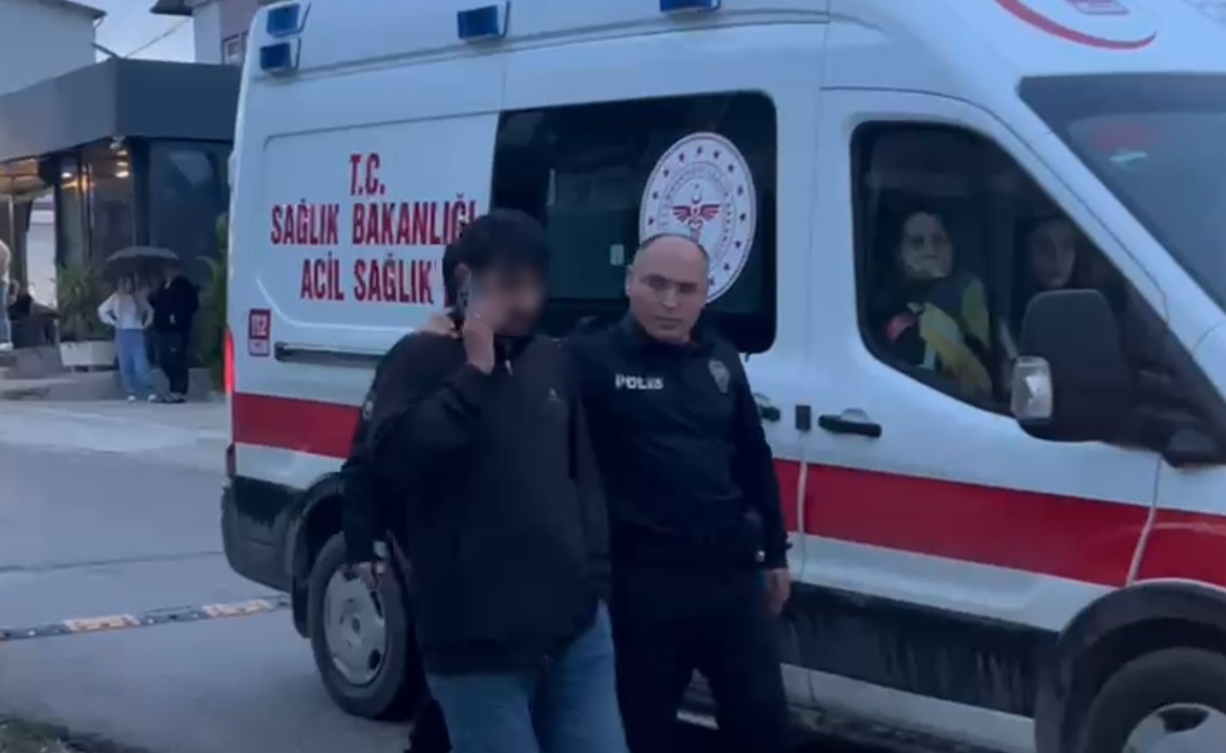 Tartıştığı eşi telefonlara bakmıyor diye çatıya çıktı
