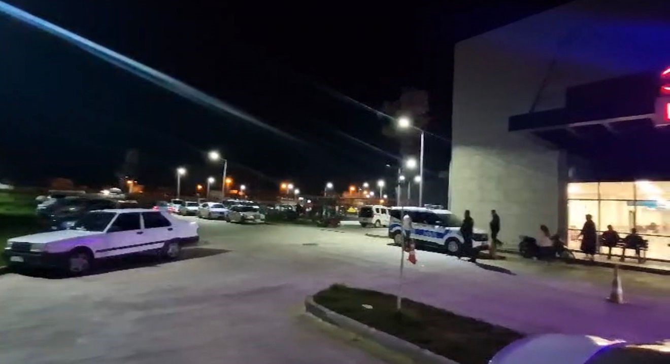 Tartıştığı kadını öldürdü, ardından bileklerini kesti
Tartıştığı kadını öldürdü, ardından bileklerini kesti