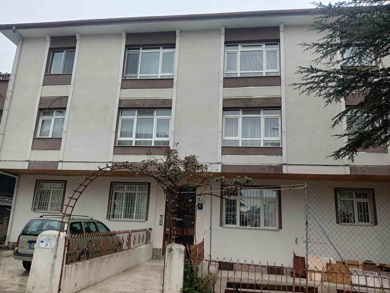 Tartıştığı kız arkadaşını öldürüp intihar etti
