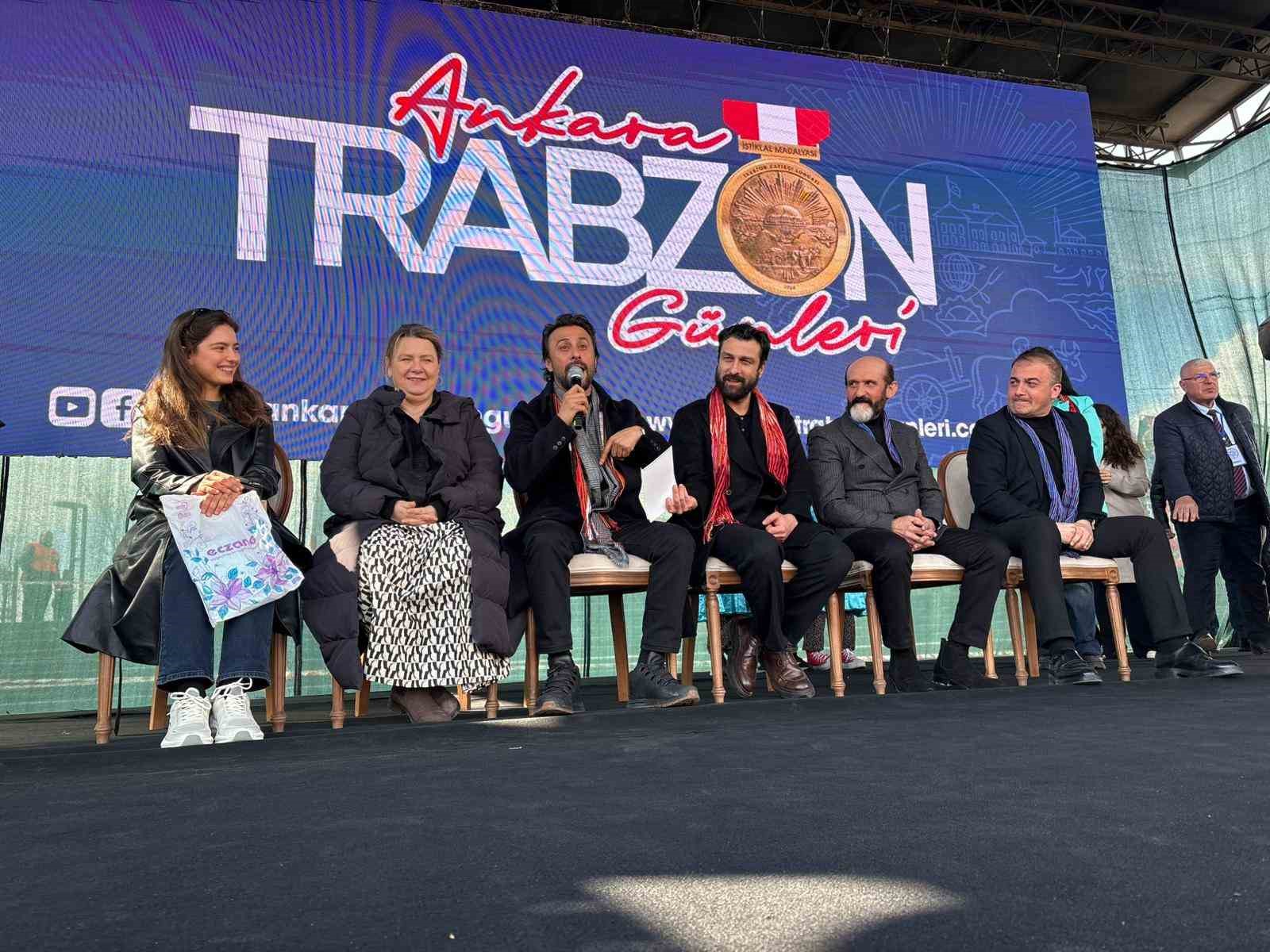 ‘Taşacak Bu Deniz’ oyuncuları Trabzon Günleri’nde hayranlarıyla buluştu
