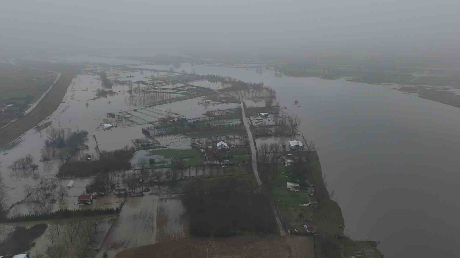 Taşkın riski bulunan Meriç Nehri’nde debi düşüyor
