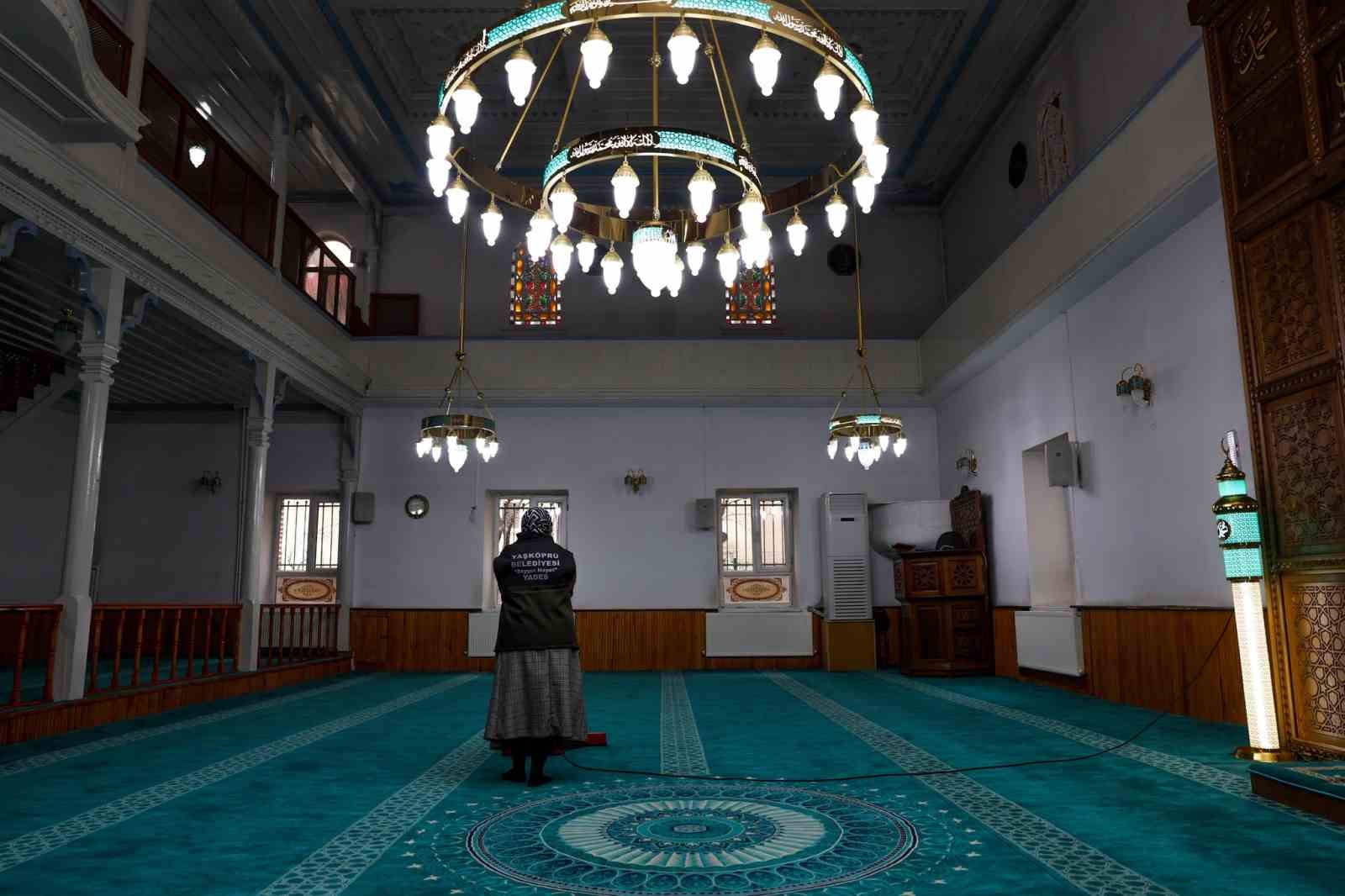 Taşköprü’de camiler Ramazan’a hazır
Taşköprü’de camiler Ramazan’a hazır