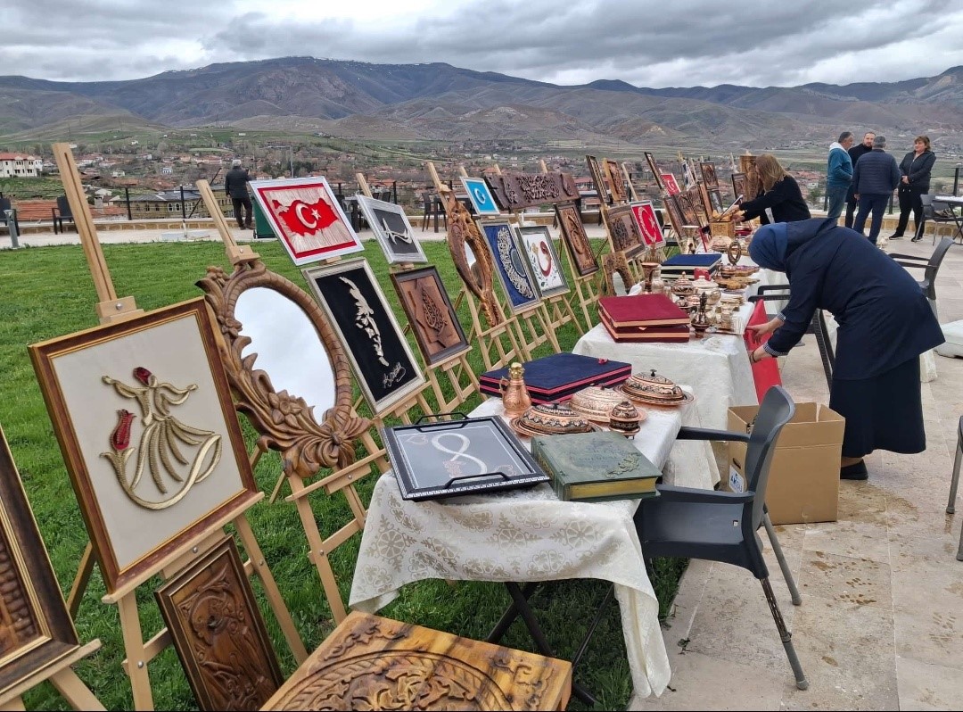 "Taştaki gizem, ruhtaki huzur’ 8 asırlık camide anlamlı etkinliğe ev sahipliği yaptı
