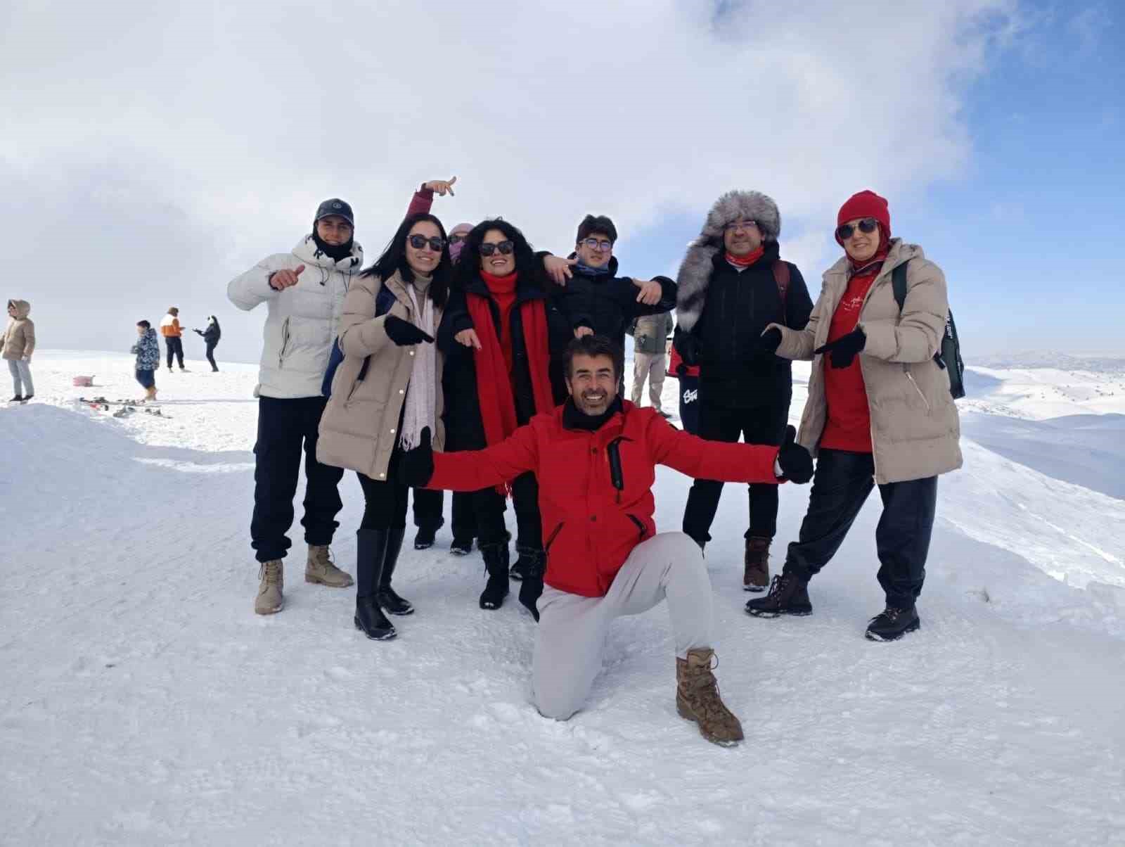 Tatille birlikte kayak merkezlerinde yoğunluk: Yedikuyular’da kar keyfi
