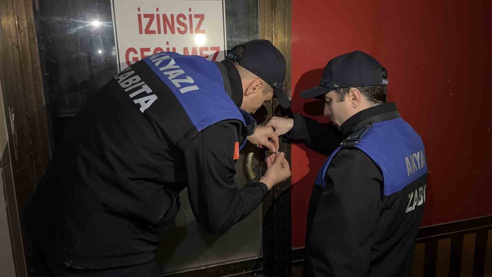 Tatlı hamurunu ayağıyla çiğnedi
