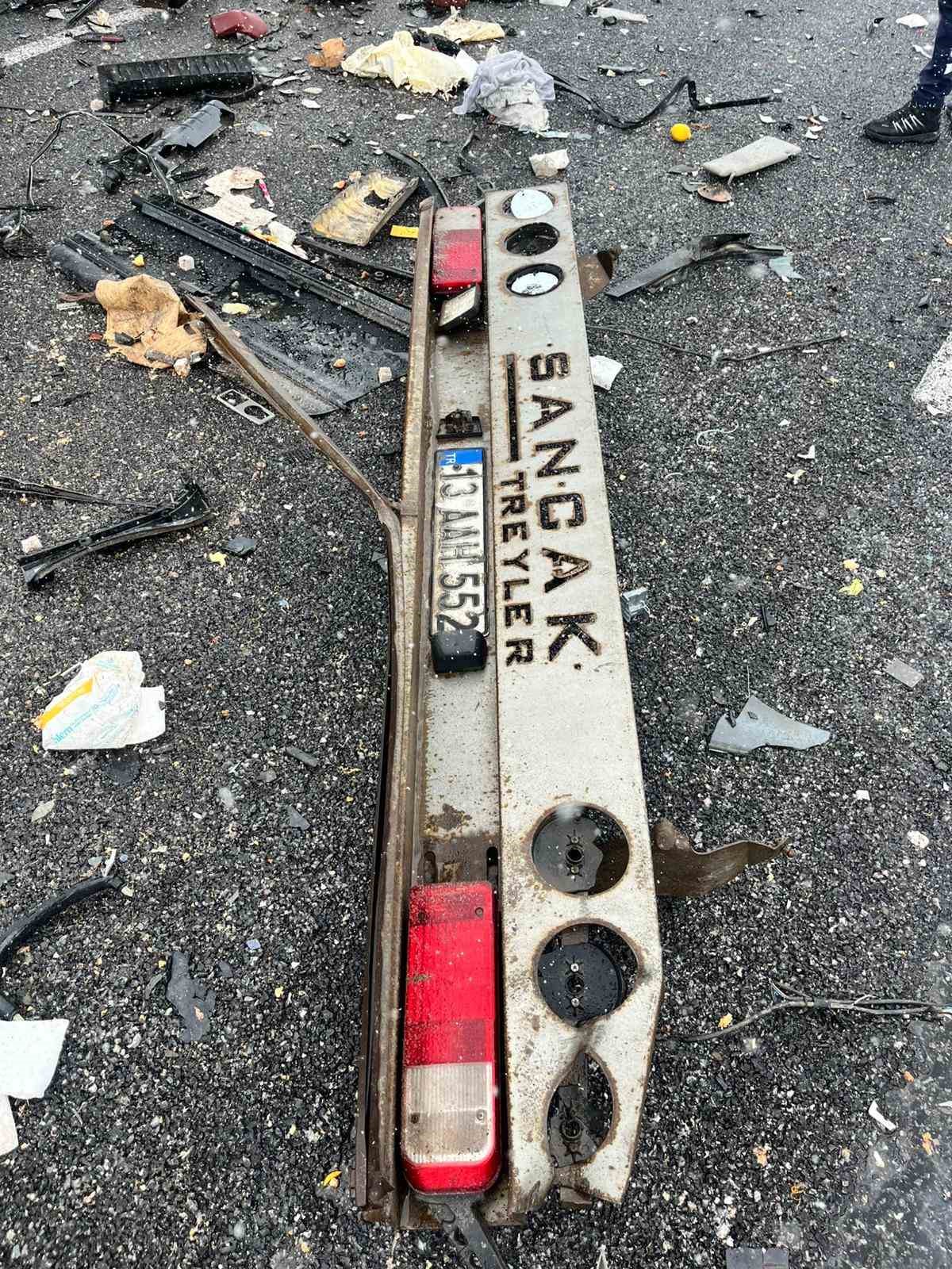 Tatvan’da feci kaza: 2 ölü, 5 yaralı
