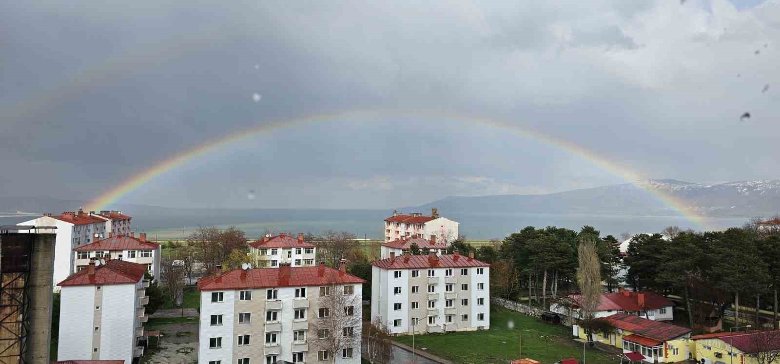 Tatvan’da gökkuşağı görsel şölen sundu
