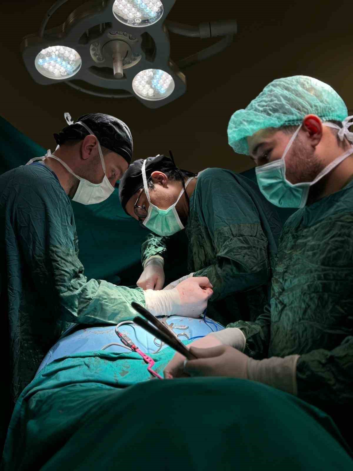 Tatvan’da omurga ve skolyoz ameliyatları başarıyla yapıldı
