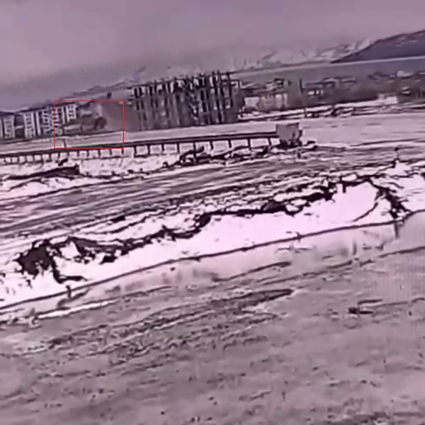 Tatvan’da otomobil takla attı: Sürücü yaralandı
