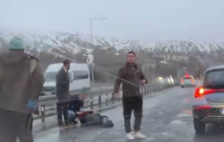 Tatvan’da otomobilin çarptığı bisiklet sürücüsü ağır yaralandı
