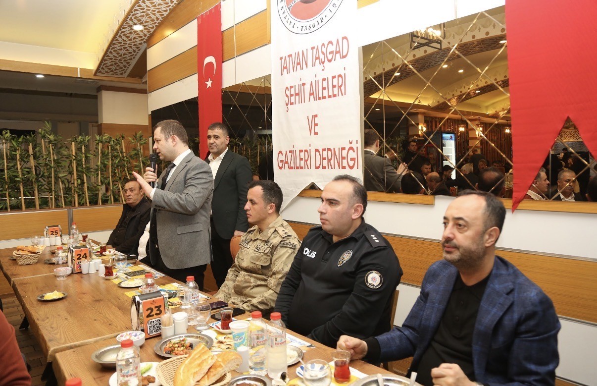 Tatvan’da şehit ve gazi aileleri onuruna iftar programı düzenlendi
