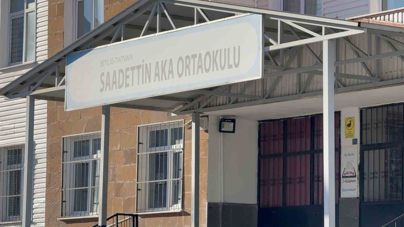 Tatvan’da velinin öğrenciye şiddeti kamerada
