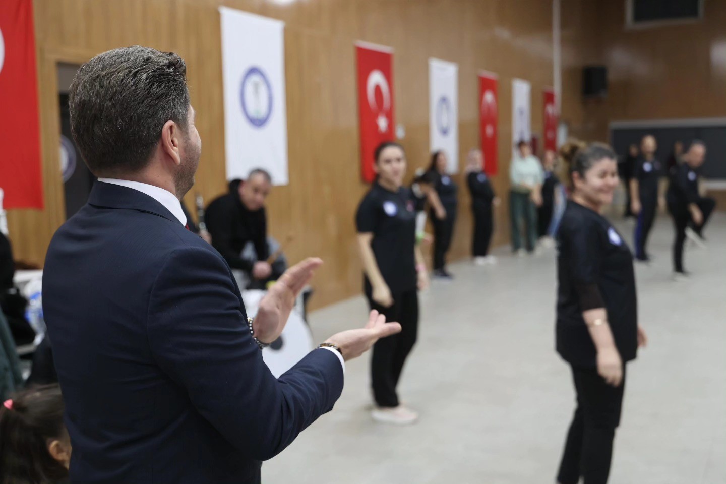 Tavas Belediyesi Halk Oyunları Kursu coşkuyla sürüyor
