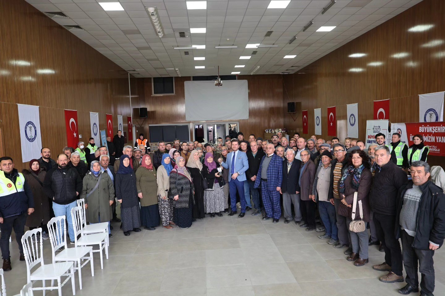 Tavaslı üreticilere 5 bin 991 zeytin fidanı dağıtıldı
