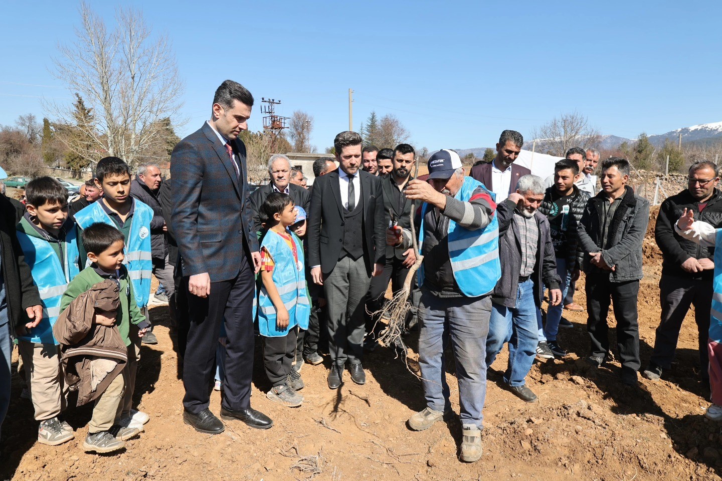 Tavas’ta "Ağaçta Birlik, Gelecekte Dirlik" projesi hayata geçti
