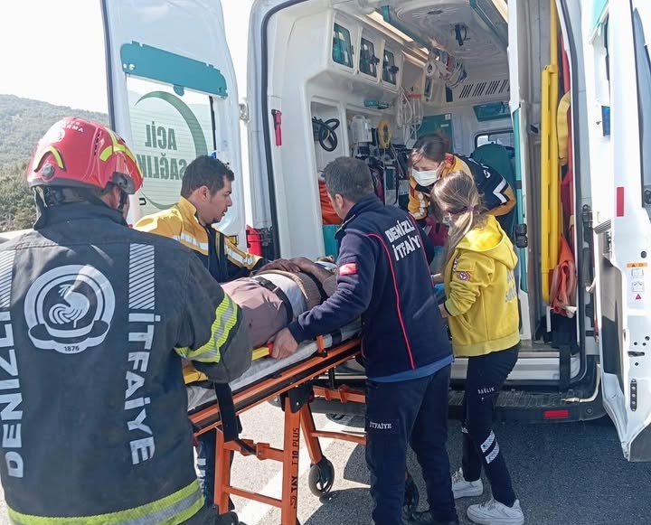 Tavas’ta devrilen kamyonet içerisinde mahsur kalan 2 kişi ve 10 küçükbaş sağ kurtuldu
