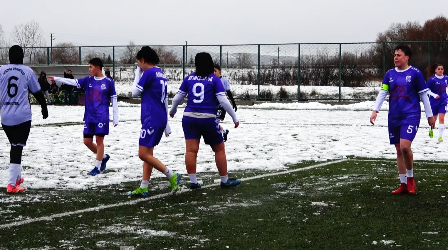 Tavşanlı Akıncılarspor Kadın Futbol Takımı yeni sezon hazırlıklarını sürdürüyor
