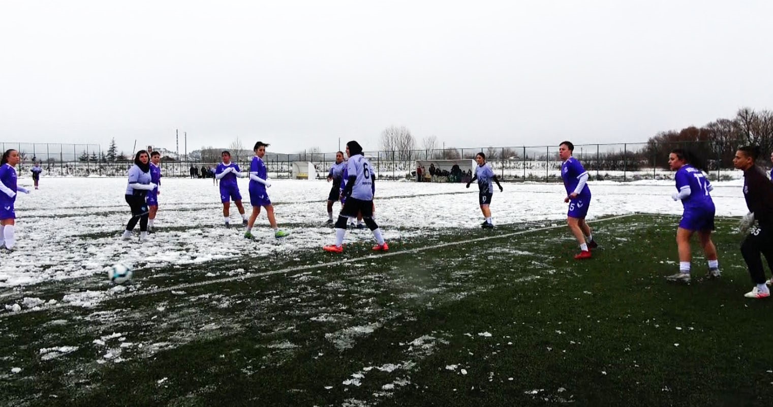 Tavşanlı Akıncılarspor Kadın Futbol Takımı yeni sezon hazırlıklarını sürdürüyor
