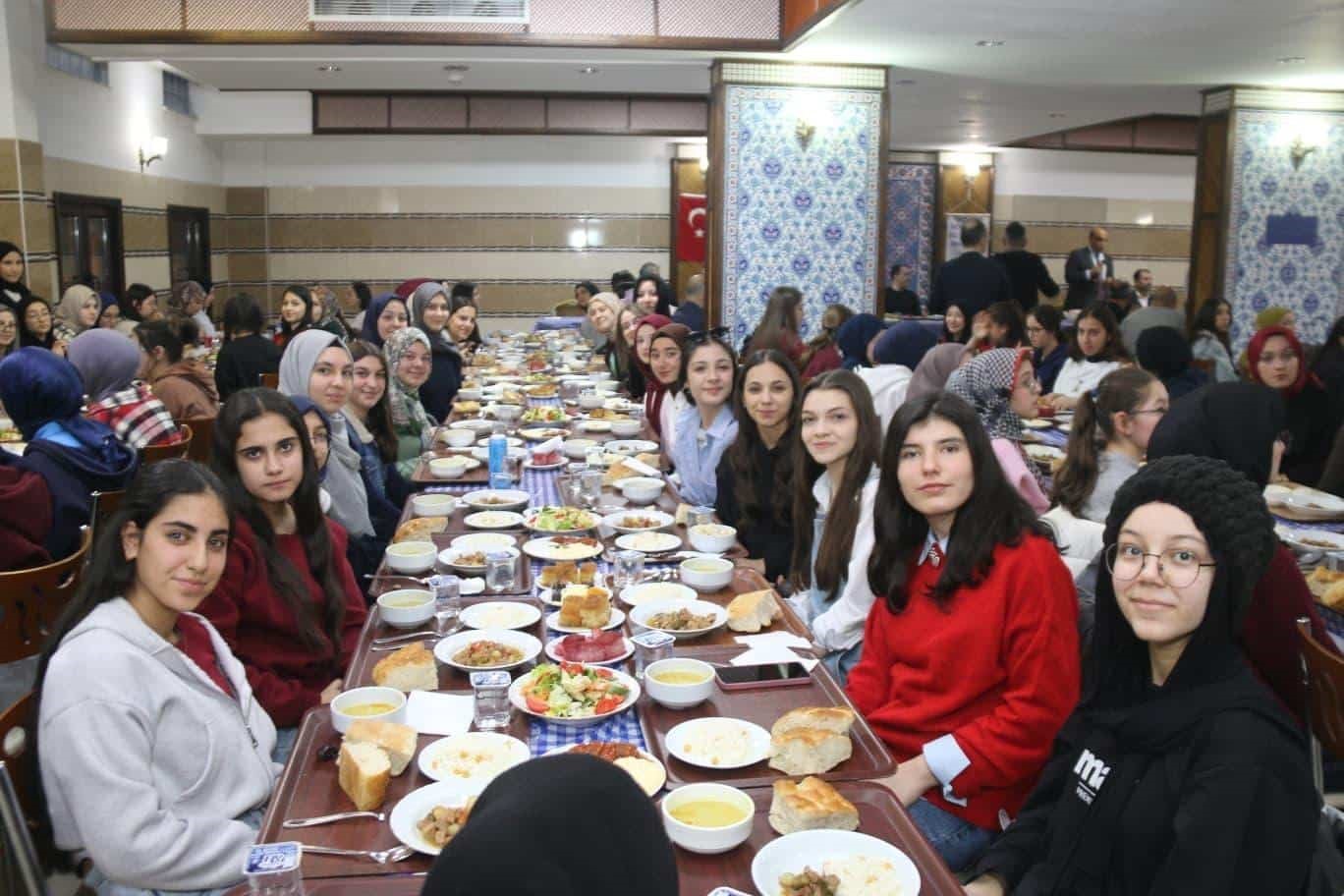 Tavşanlı Devlet Ana Kız Anadolu İmam Hatip Lisesi’nde iftar programı
Tavşanlı Devlet Ana Kız Anadolu İmam Hatip Lisesi’nde iftar programı