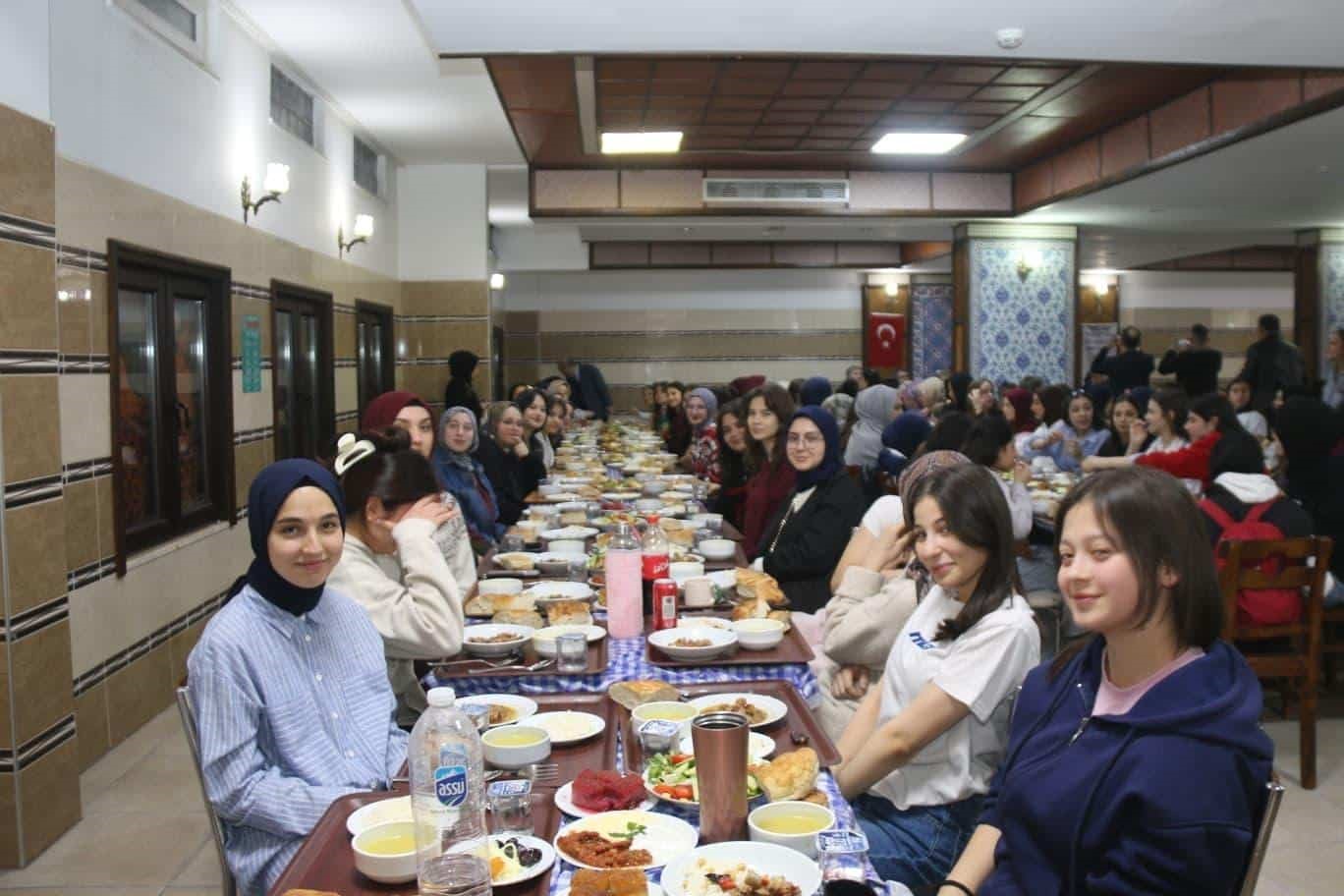 Tavşanlı Devlet Ana Kız Anadolu İmam Hatip Lisesi’nde iftar programı
Tavşanlı Devlet Ana Kız Anadolu İmam Hatip Lisesi’nde iftar programı