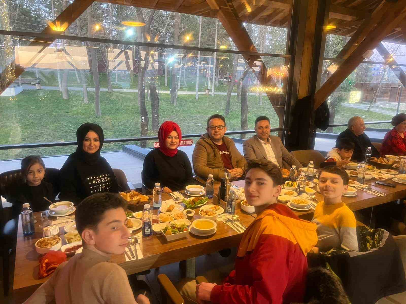 Tavşanlı Galatasaraylılar Derneği üyeleri iftarda buluştu
