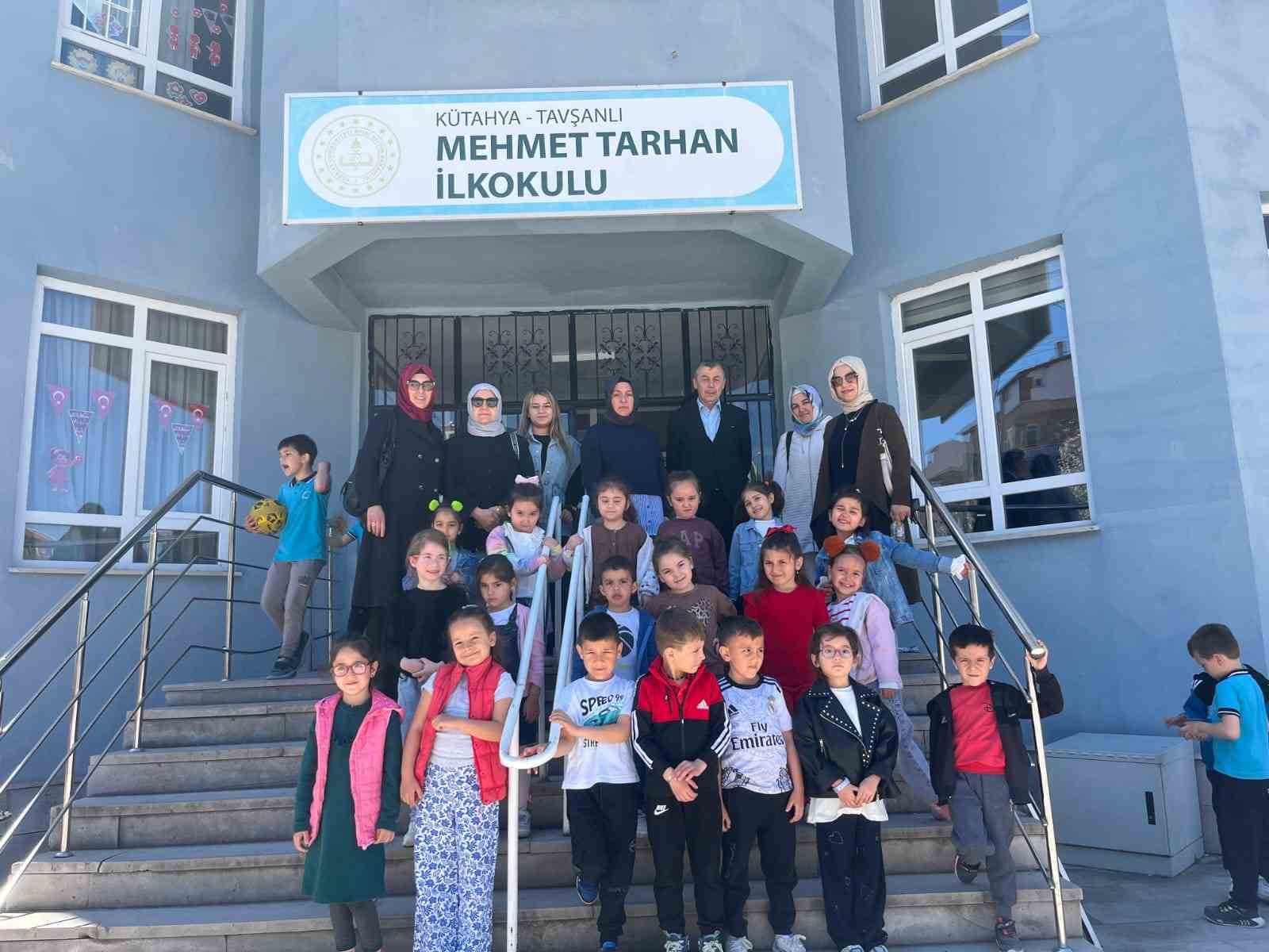 Tavşanlı Hayme Ana MTAL öğrencilerinden kardeş okullara bayram hediyesi
