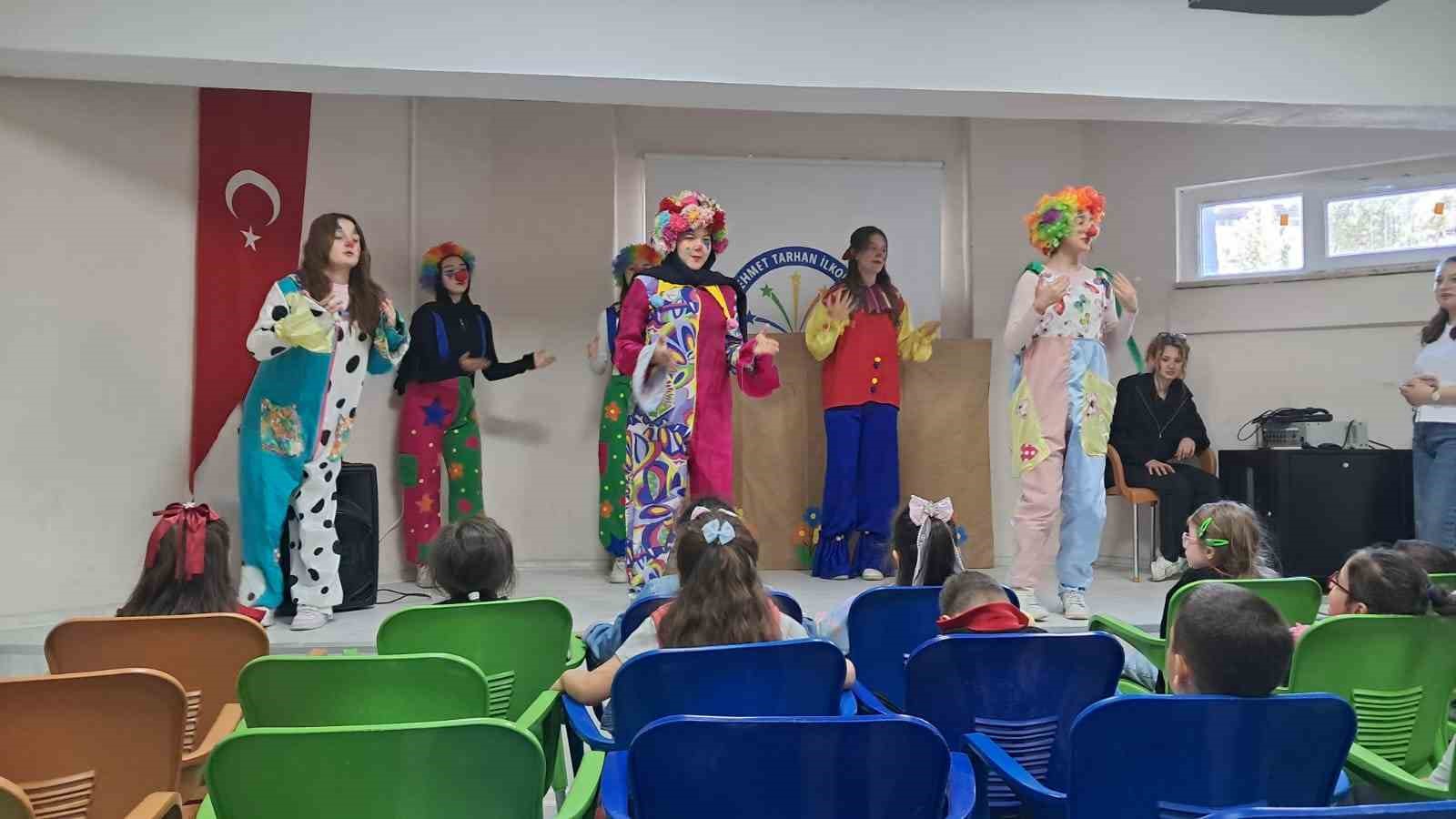 Tavşanlı Hayme Ana MTAL öğrencilerinden kardeş okullara bayram hediyesi
