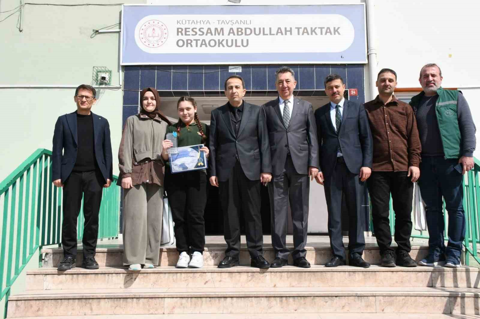 Tavşanlı Ressam Abdullah Taktak öğrencisi bölge birincisi oldu
Tavşanlı Ressam Abdullah Taktak öğrencisi bölge birincisi oldu