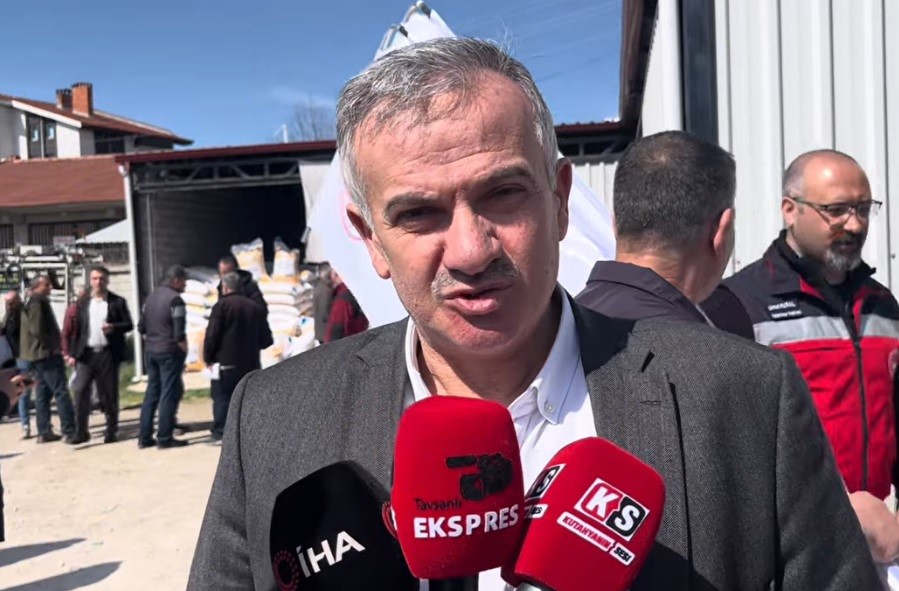 Tavşanlı’da 114 çiftçiye yüzde 75 hibeli Aspir tohum desteği
Tavşanlı’da 114 çiftçiye yüzde 75 hibeli Aspir tohum desteği