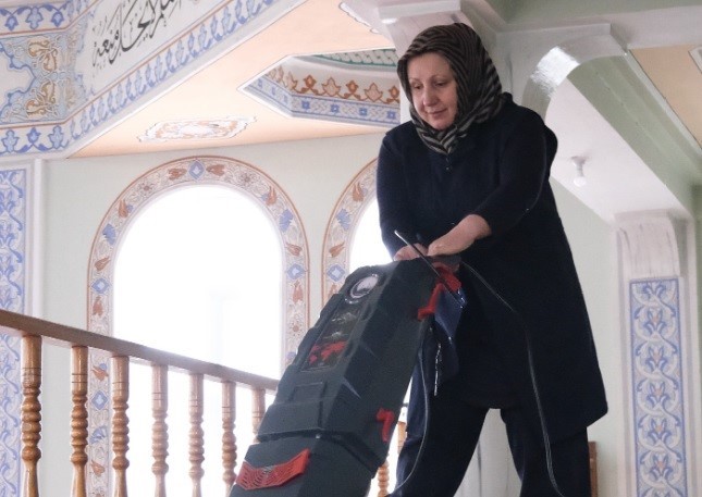 Tavşanlı’da camilerde temizlik çalışmaları
