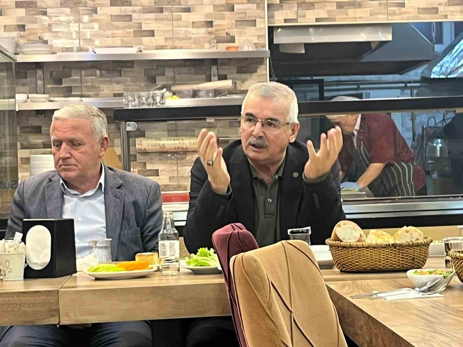 Tavşanlı’da ’Dereboyu’ muhtarlarıyla iftar sofrasında tarım mesaisi
