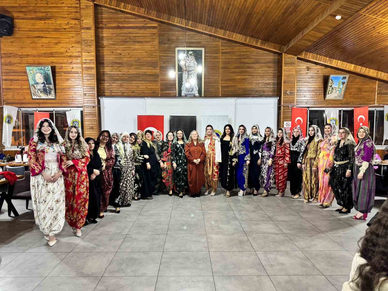 Tavşanlı’da kıyafetlerle yöresel kültür rüzgarı
