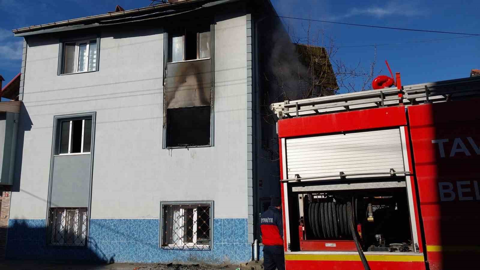 Tavşanlı’da korkutan bina yangını
