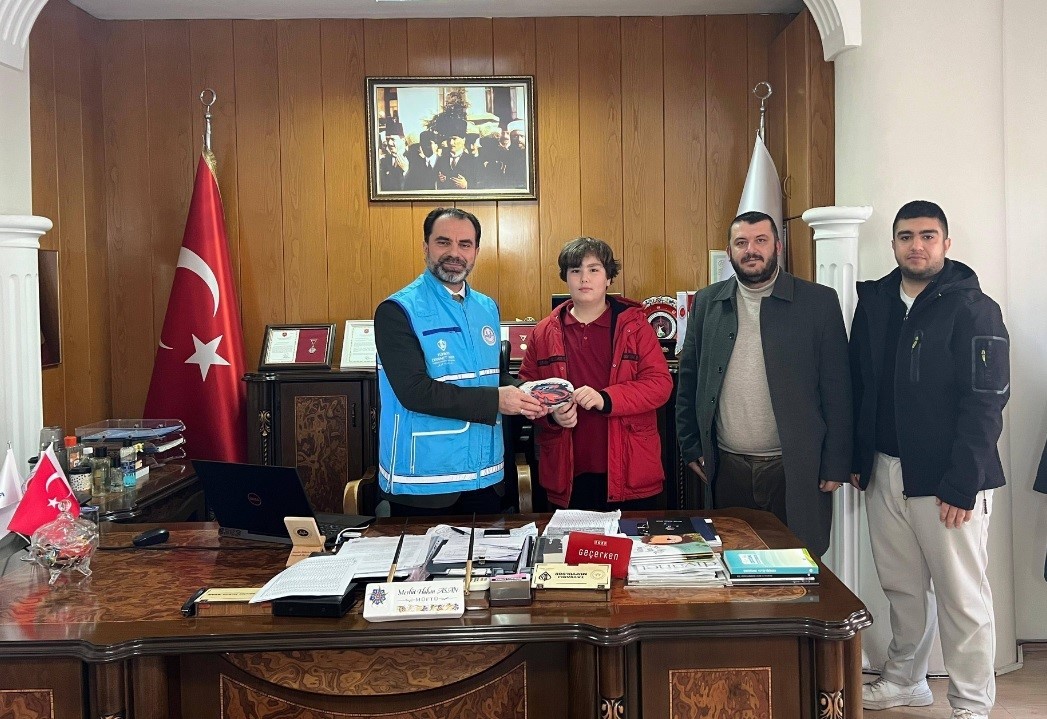 Tavşanlı’da Kur’an Kursu öğrencilerinden örnek destek
