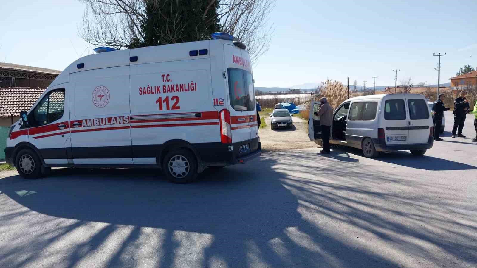 Tavşanlı’da otomobil ile motosiklet çarpıştı: 2 yaralı
