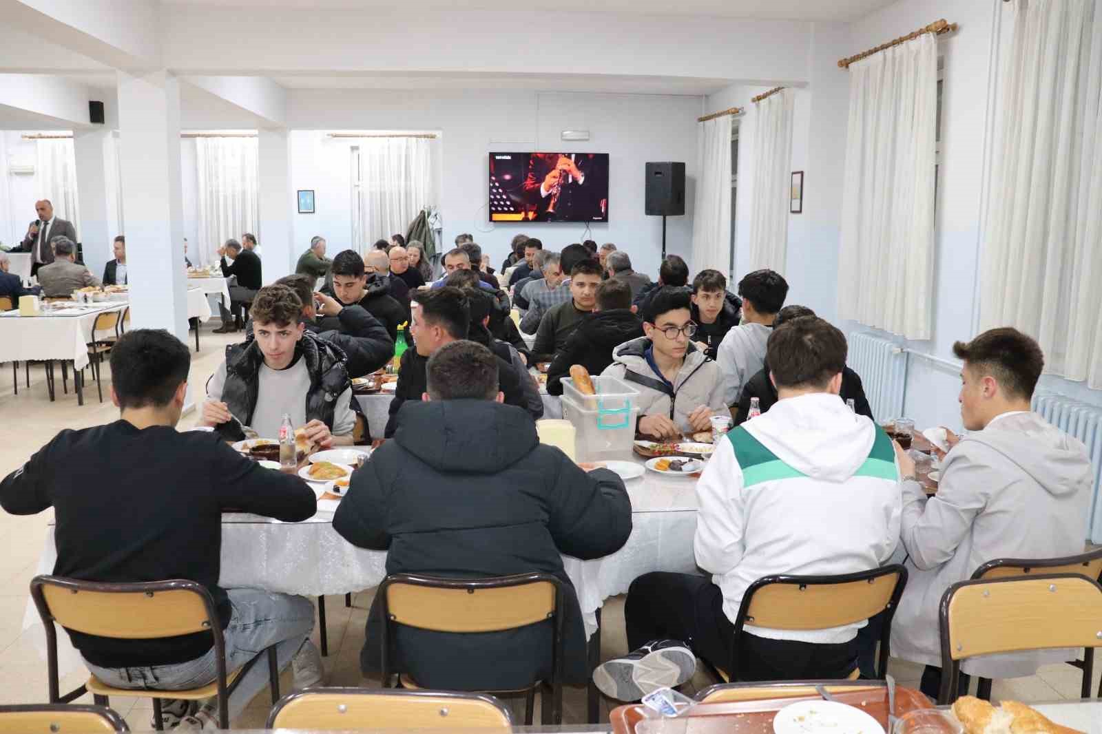 Tavşanlı’da Sanayici ve Eğitimciler "Hamilik" iftarında buluştu
