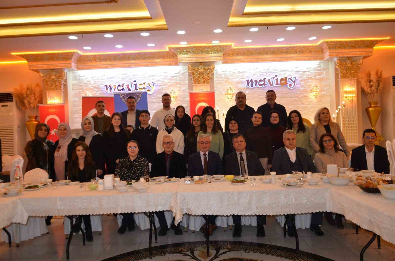 Tavşanlı’da üniversite öğrencileri iftarda buluştu
