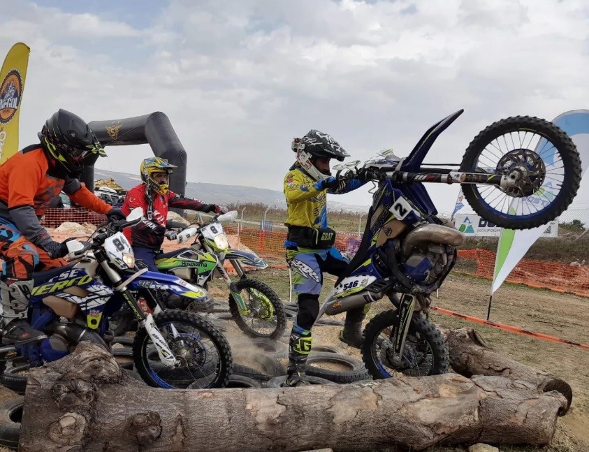 Tavşanlı’dan 3 motosiklet tutkunu esnaf karayolu ile Umre’ye gidiyor
