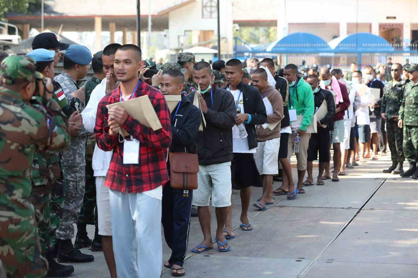 Tayland, ateşkes kapsamında 18 Kamboçyalı askeri serbest bıraktı
