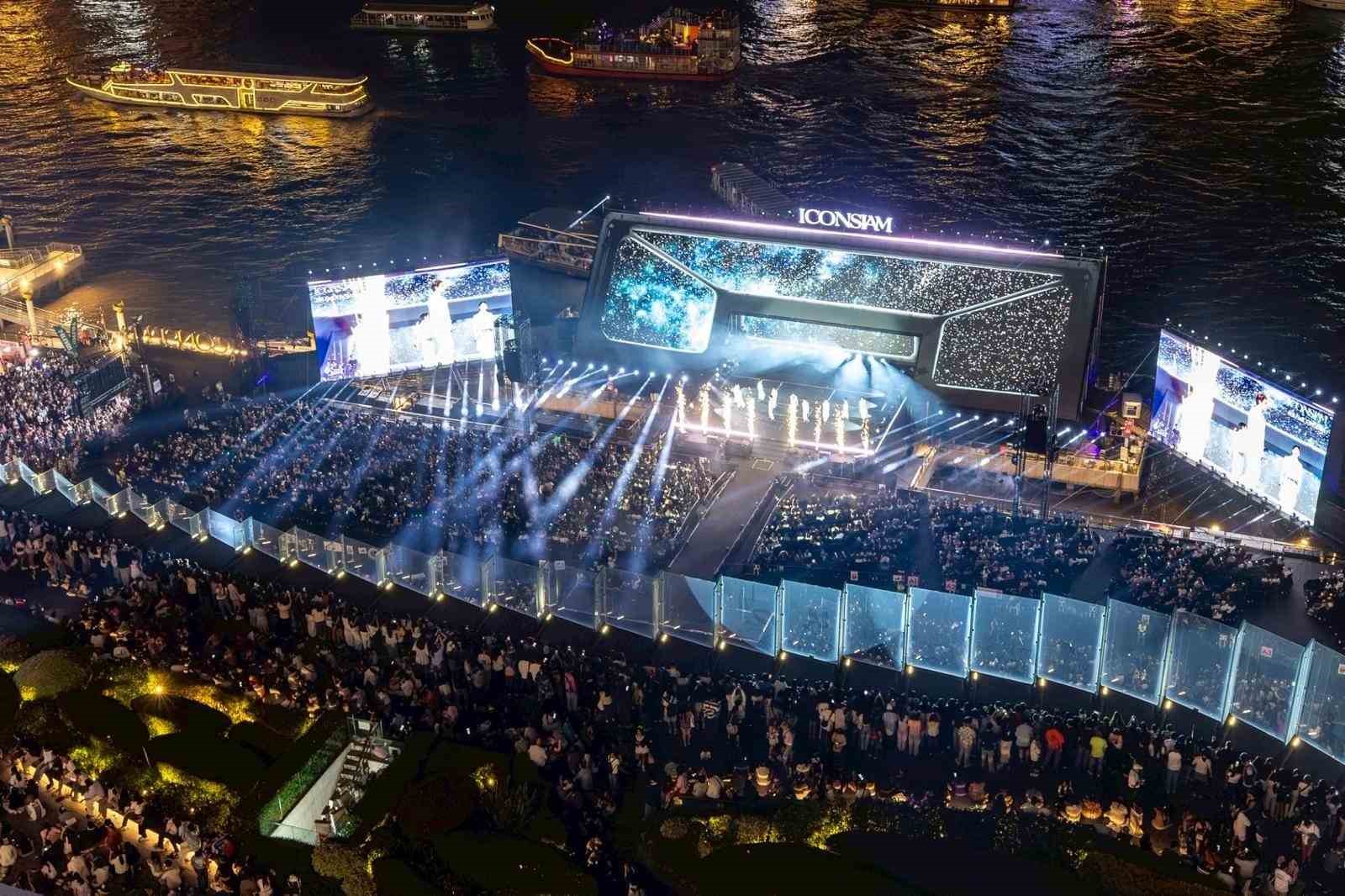 Tayland yeni yılı havai fişek gösterileriyle karşıladı
