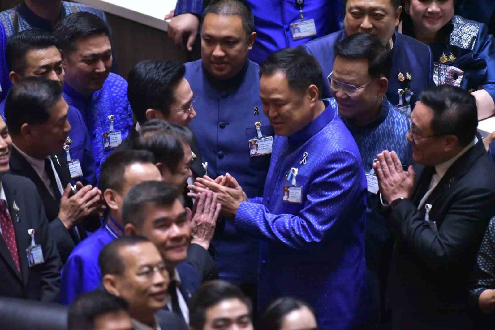 Tayland’da Anutin Charnvirakul yeniden başbakan seçildi
