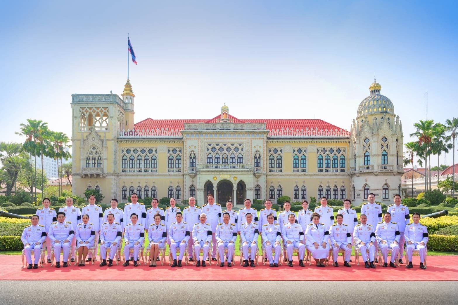 Tayland’da Charnvirakul hükümeti resmen göreve başladı
