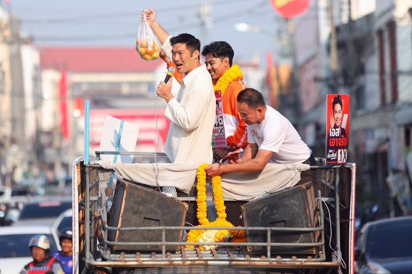 Tayland’da halk sandık başında
