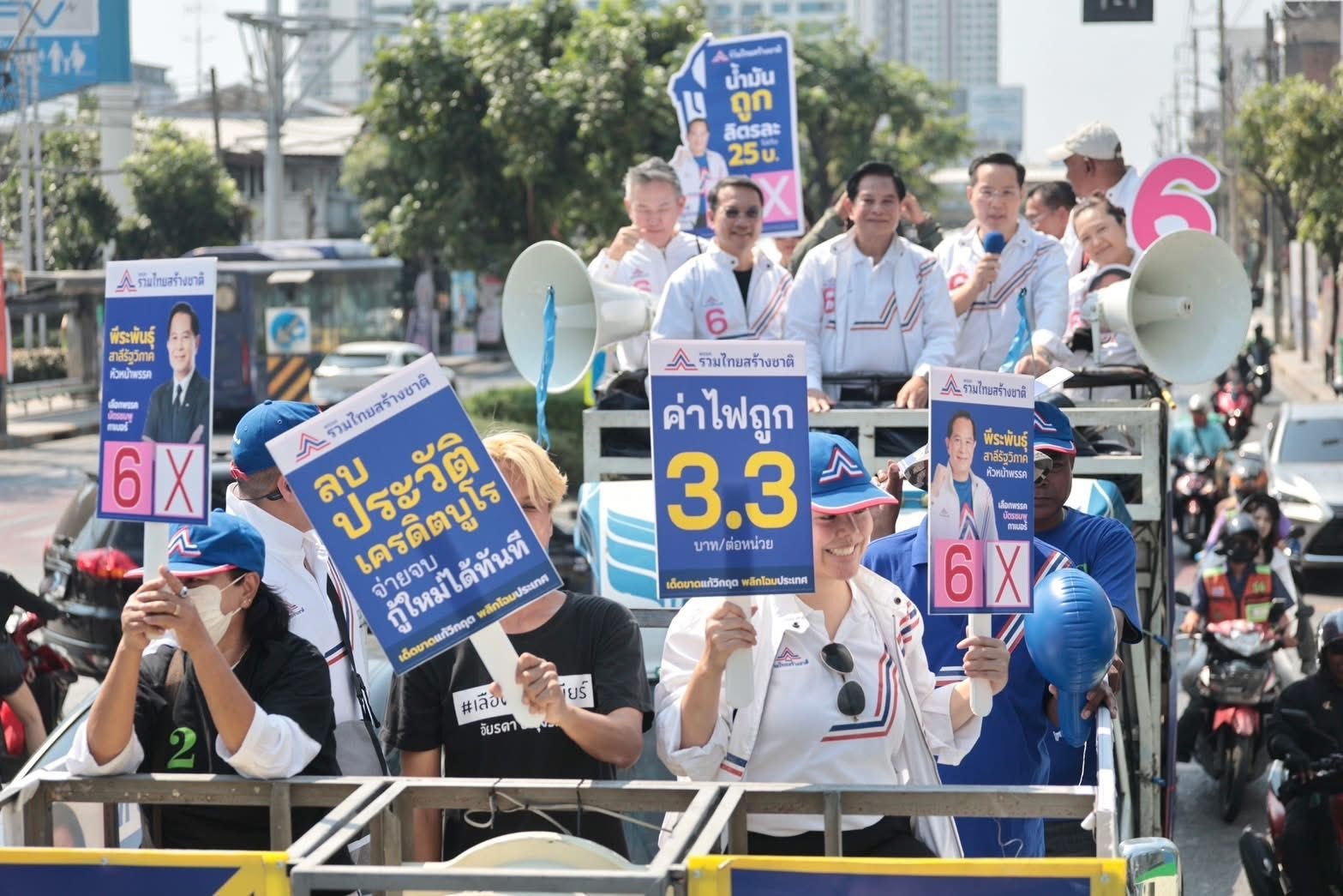 Tayland’da halk sandık başında
