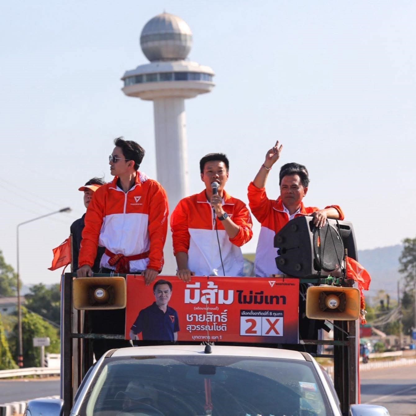 Tayland’da halk sandık başında
