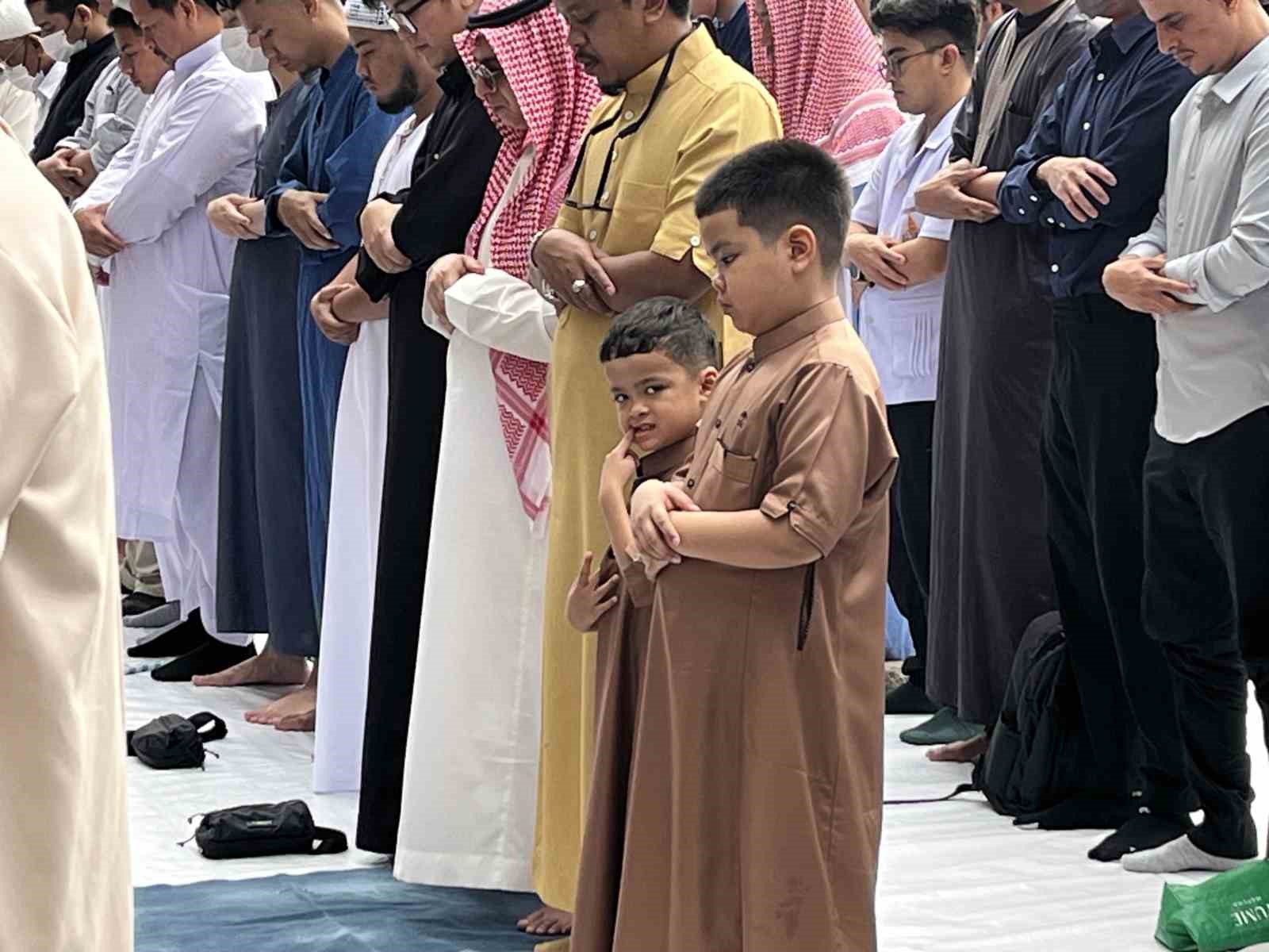 Tayland’da Müslümanlar bayram namazını eda etti
