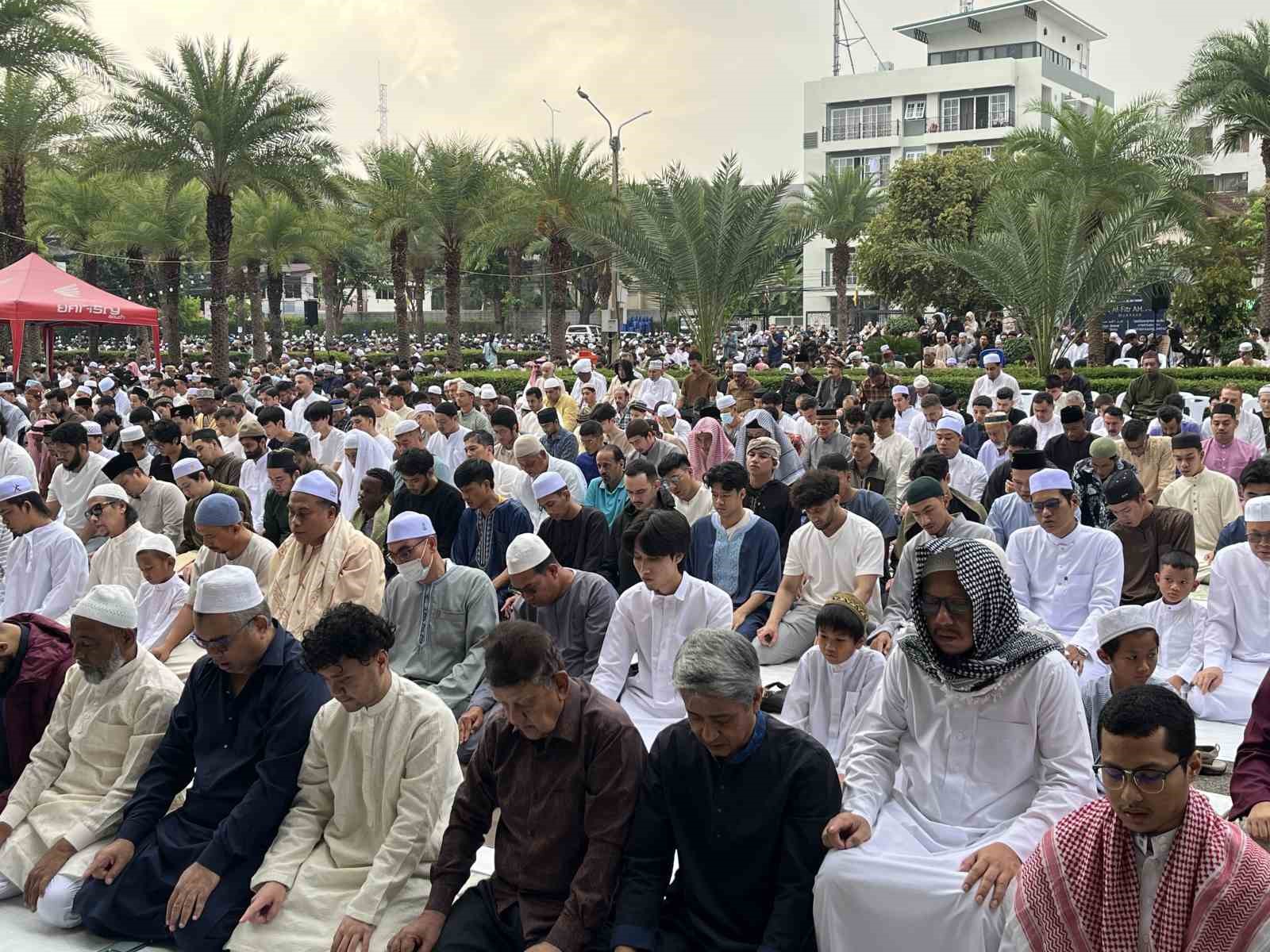 Tayland’da Müslümanlar bayram namazını eda etti
