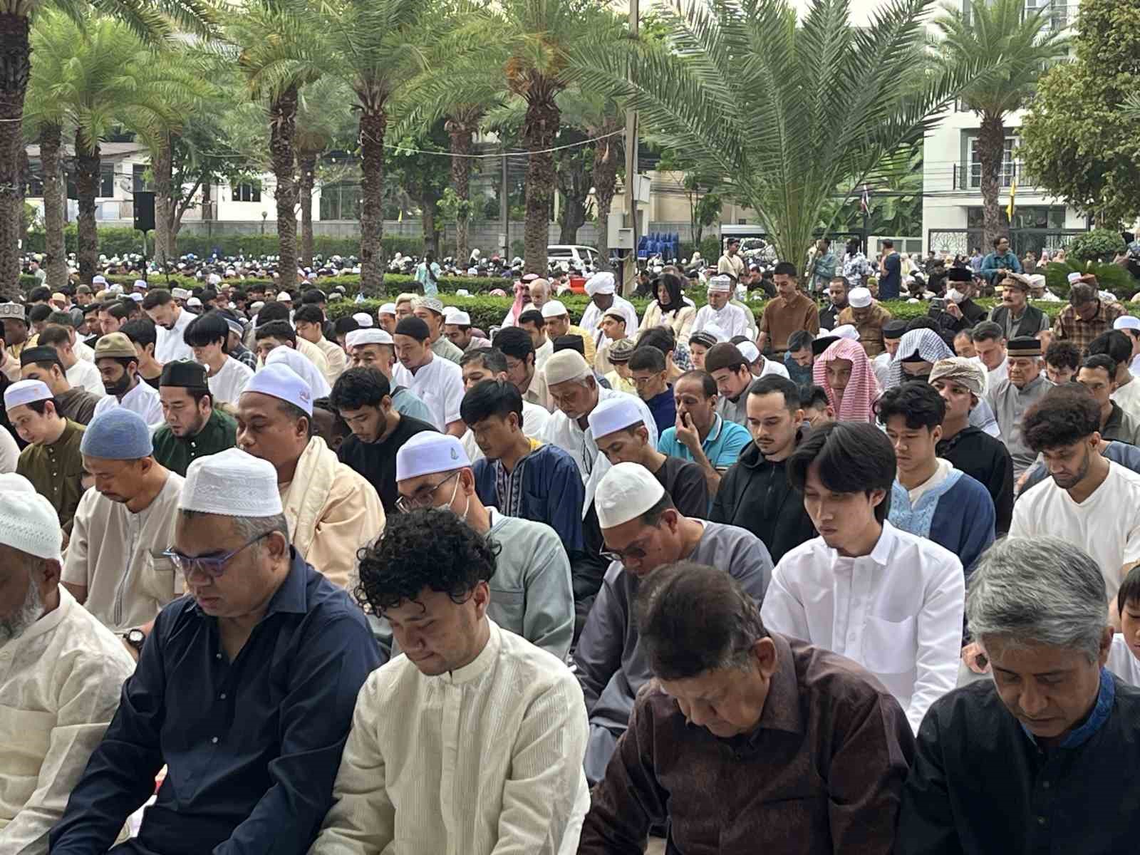 Tayland’da Müslümanlar bayram namazını eda etti
