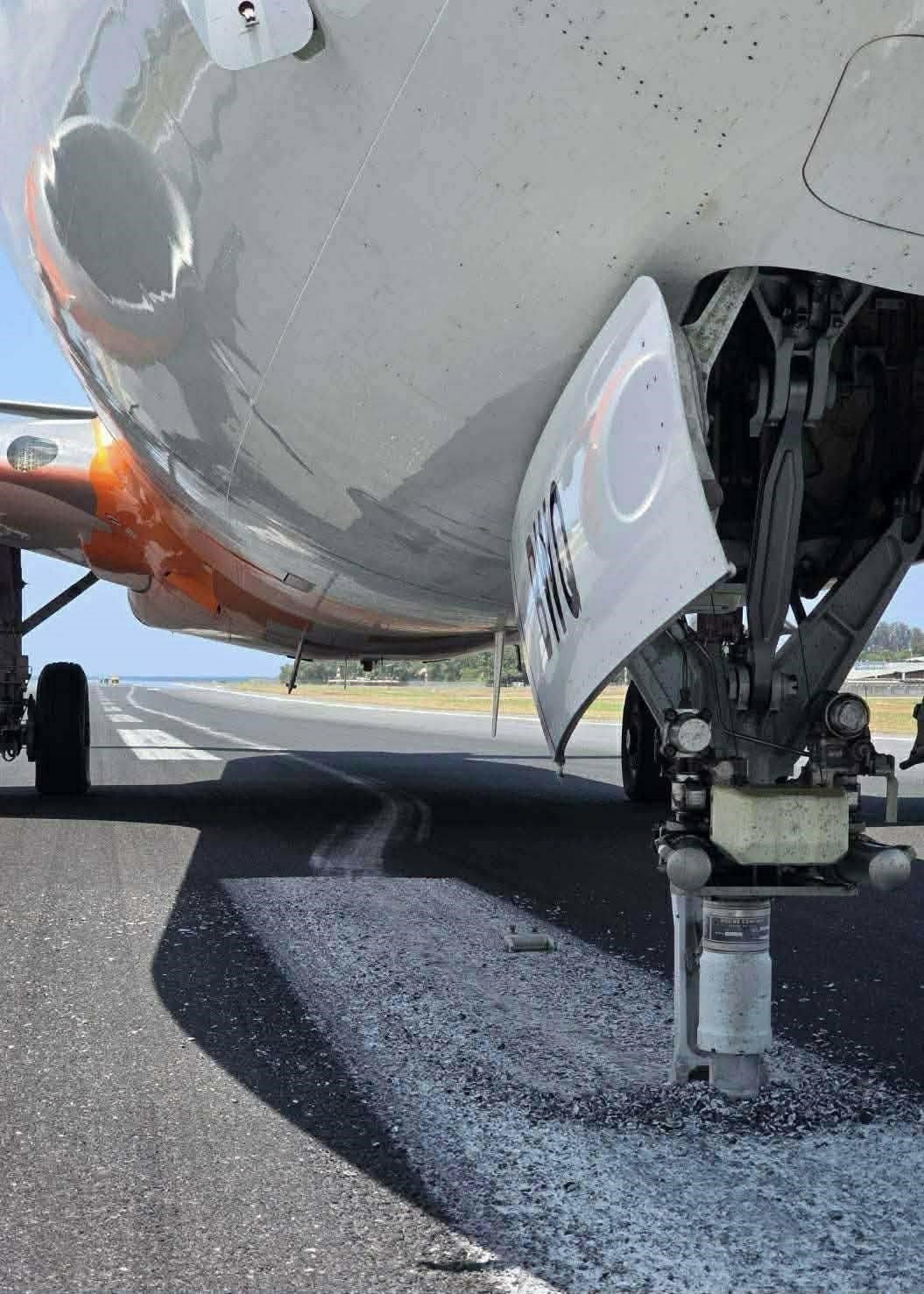 Tayland’da yolcu uçağı sert iniş yaptı: Uçağın iniş takımı koptu
