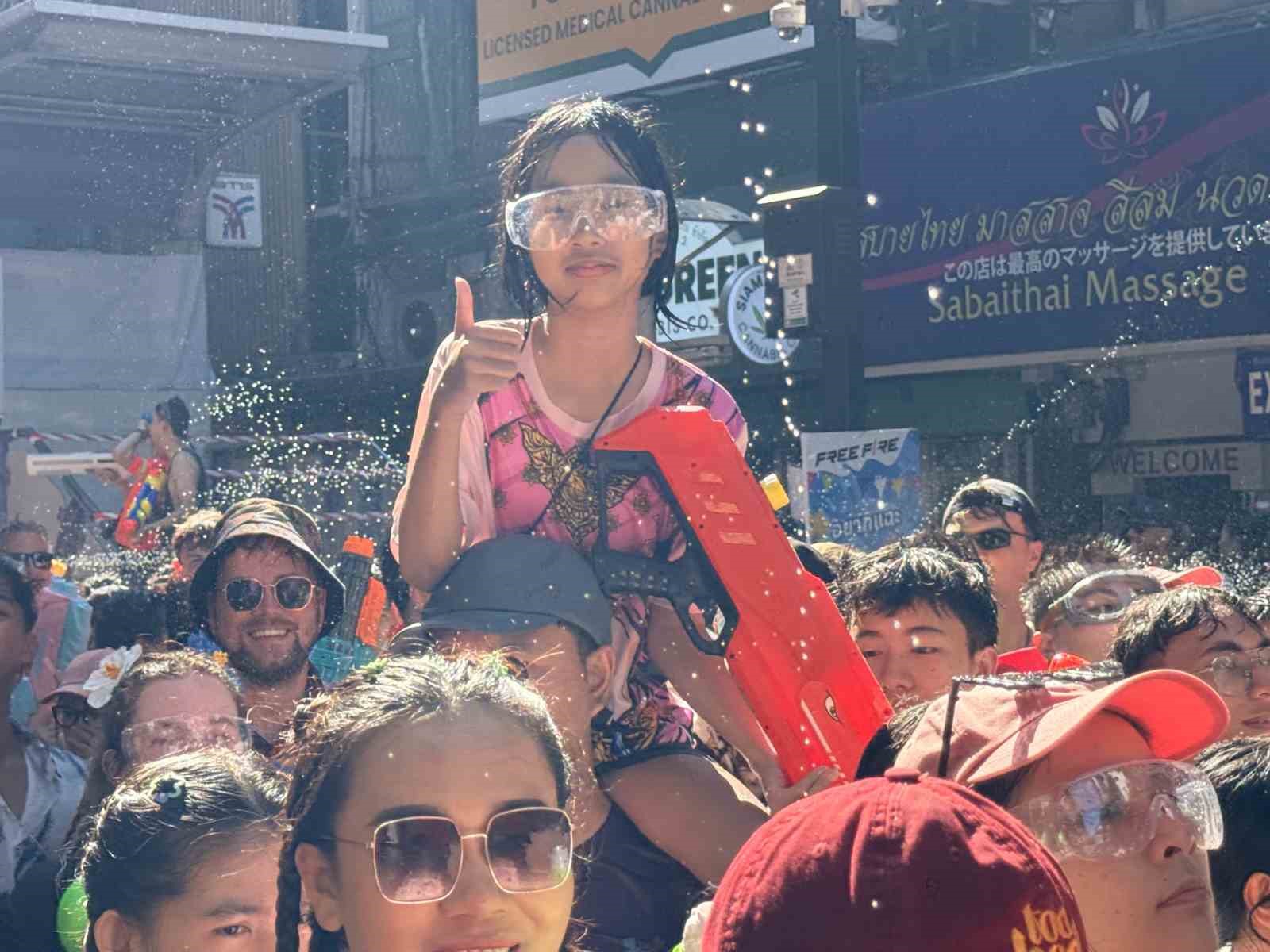 Tayland’ın en büyük bayramı Songkran Su Festivali başladı
